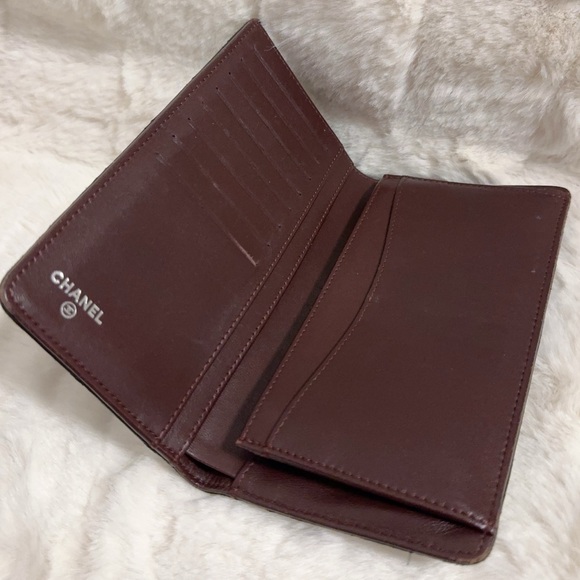 Chanel Quilted Yen Wallet - Picture 4 of 13